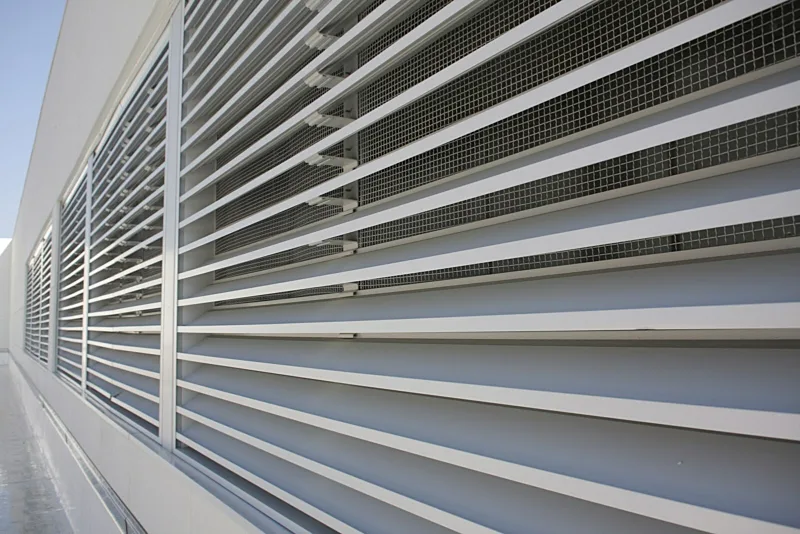 Fixed aluminium louvers for building ventilation and screening
